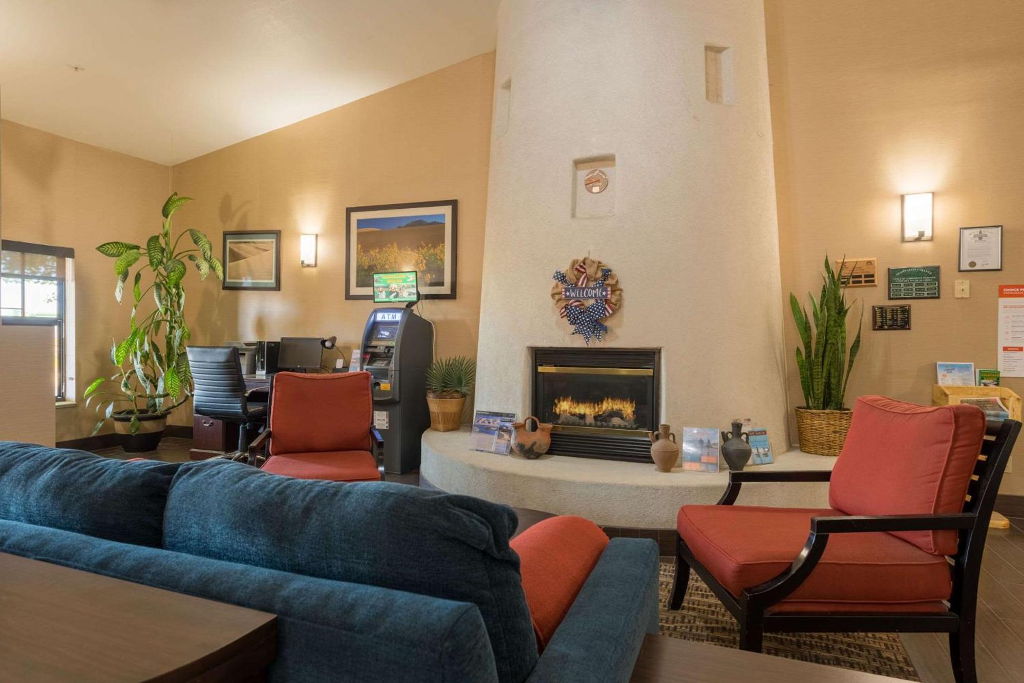 Comfort Inn & Suites Alamosa Bagian luar foto