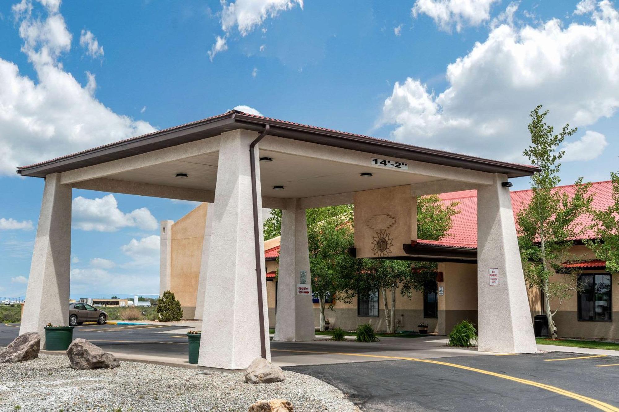 Comfort Inn & Suites Alamosa Bagian luar foto